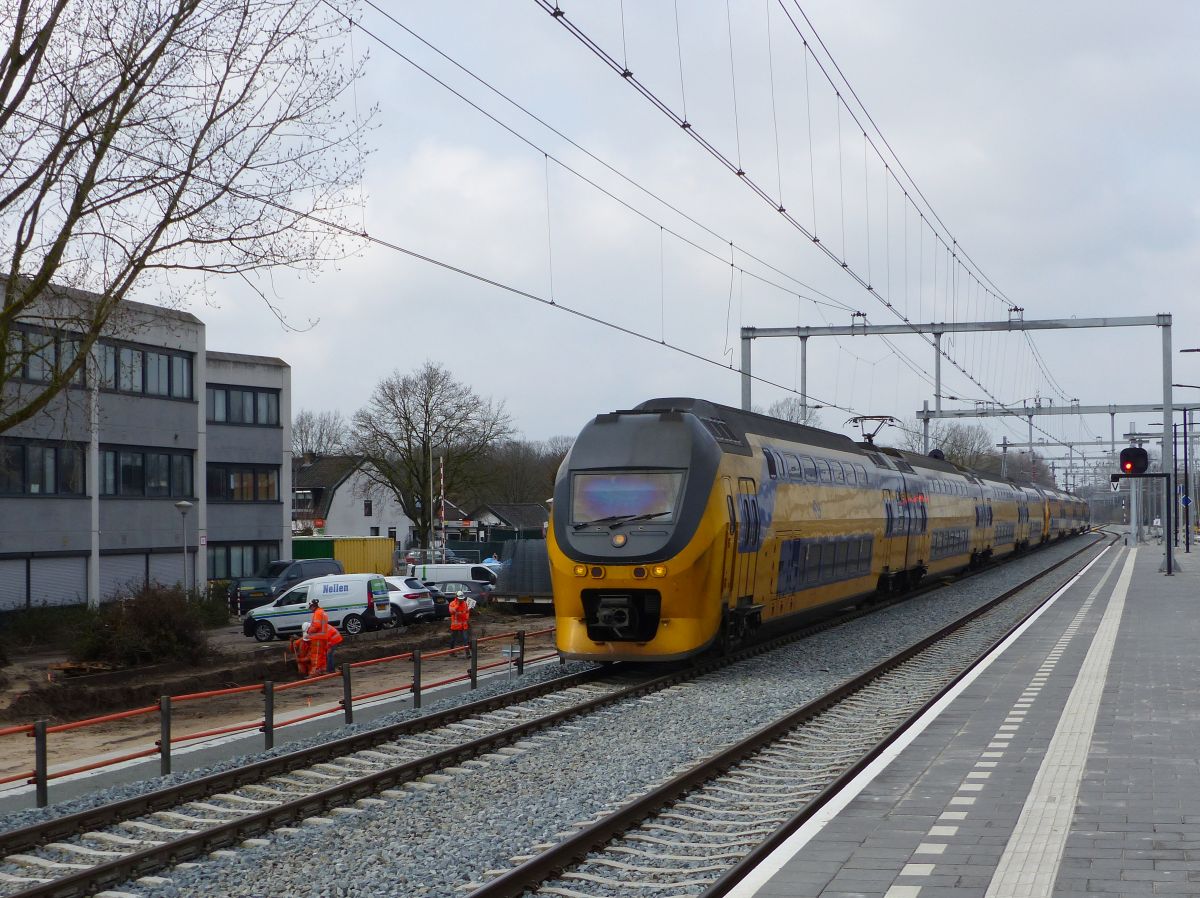 NS DD-IRM Triebzug 9564 und 9417 durchfahrt Driebergen-Zeist 06-3-2020.

NS DD-IRM treinstel 9564 en 9417 doorkomst Driebergen-Zeist 06-3-2020.
