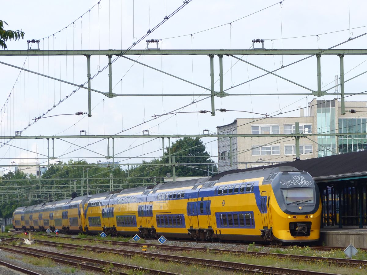 NS DD-IRM TW 9574 und 8649 Gleis 4 Apeldoorn 01-09-2017.


NS DD-IRM treinstel 9574 en 8649 spoor 4 Apeldoorn 01-09-2017.