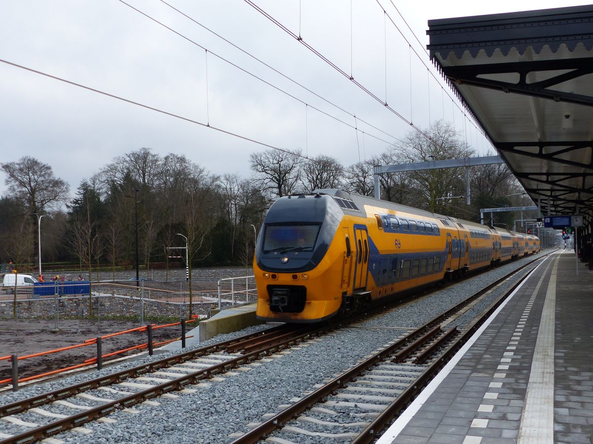 NS DD-IRM-VI Triebzug 8638 durchfahrt Bahnhof Driebergen-Zeist 06-3-2020.

NS DD-IRM-VI treinstel 8638 doorkomst station Driebergen-Zeist 06-3-2020.