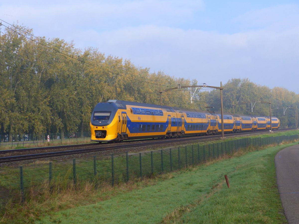 NS DD-IRM-VI Triebzug 8647 Polder Oudendijk, Willemsdorp 23-10-2020.

NS DD-IRM-VI treinstel 8647 Polder Oudendijk, Willemsdorp 23-10-2020.