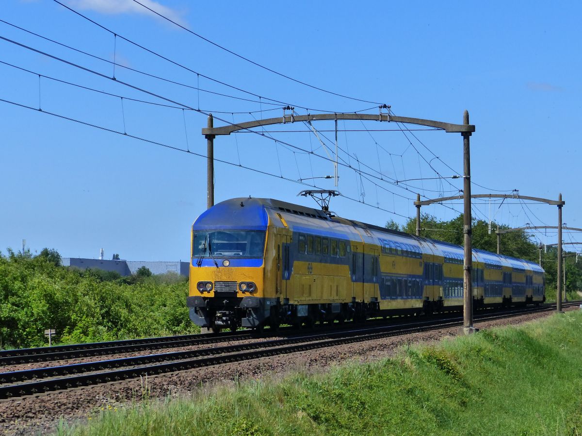 NS DDZ Triebzug 7625 Hulten 15-05-2020.

NS DDZ treinstel 7625 Hulten 15-05-2020.