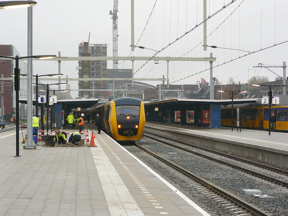 NS DM90 TW 3409 und 3406 Gleis 3 Enschede 28-11-2013. 

NS DM90 treinstellen 3409 en 3406 spoor 3 Enschede 28-11-2013.