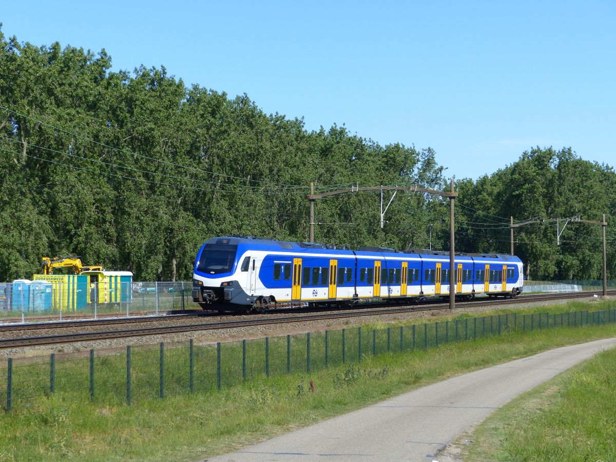 NS FLIRT Triebzug 2510 Polder Oudendijk, Willemsdorp, Dordrecht 15-05-2020.

NS FLIRT treinstel 2510 Polder Oudendijk, Willemsdorp, Dordrecht 15-05-2020.