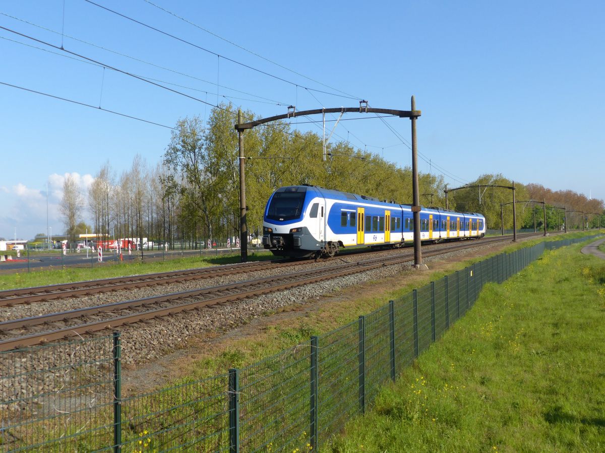 NS FLIRT Triebzug 2513 Polder Oudendijk, Willemsdorp, Dordrecht 07-05-2021.

NS FLIRT treinstel 2513 Polder Oudendijk, Willemsdorp, Dordrecht 07-05-2021.