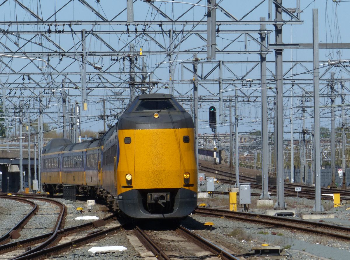 NS ICM-III Triebzug 4046 und 4094 Utrecht Centraal Station 21-04-2022.

NS ICM-III treinstel 4046 en 4094 aankomst Utrecht CS 21-04-2022.