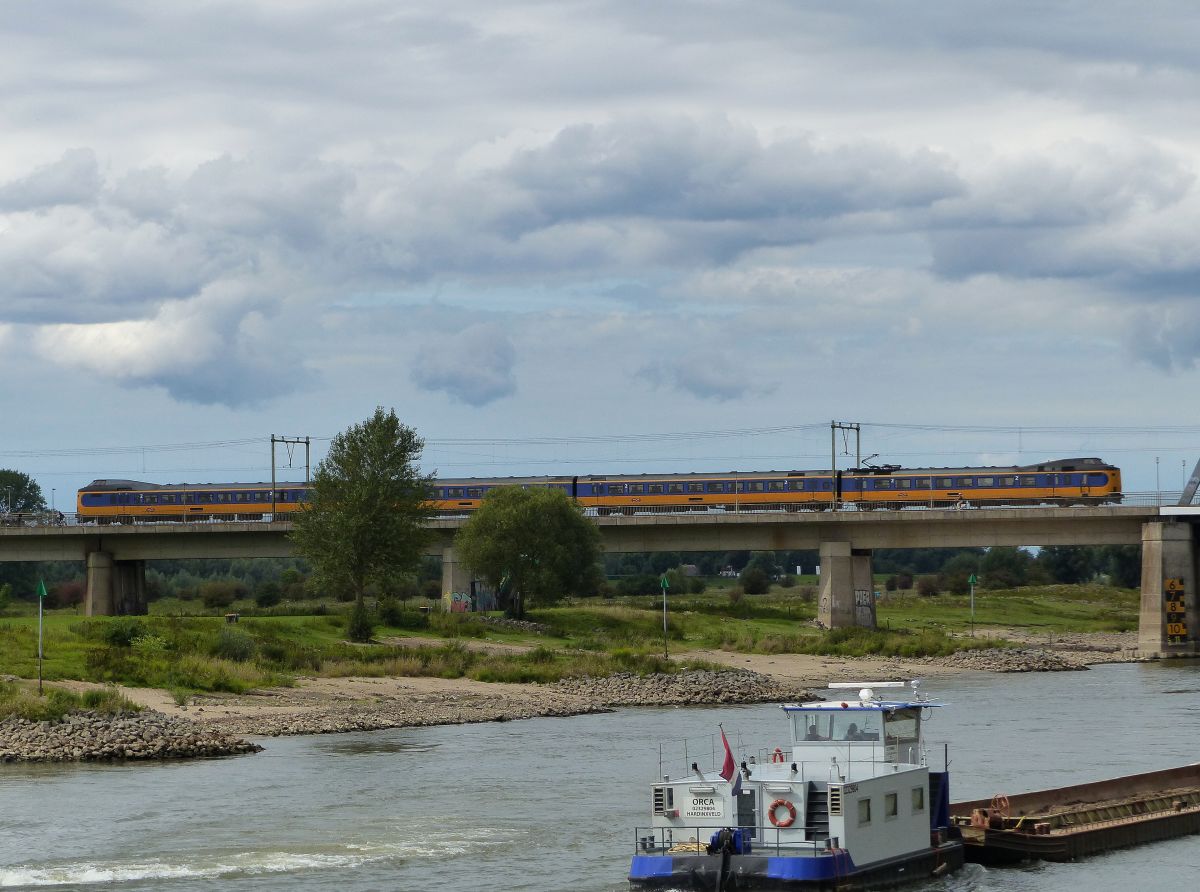 NS ICM-IV Triebzug Ijsselbrücke, Deventer 01-09-2020.

NS ICM-IV treinstel Ijsselbrug, Deventer 01-09-2020.