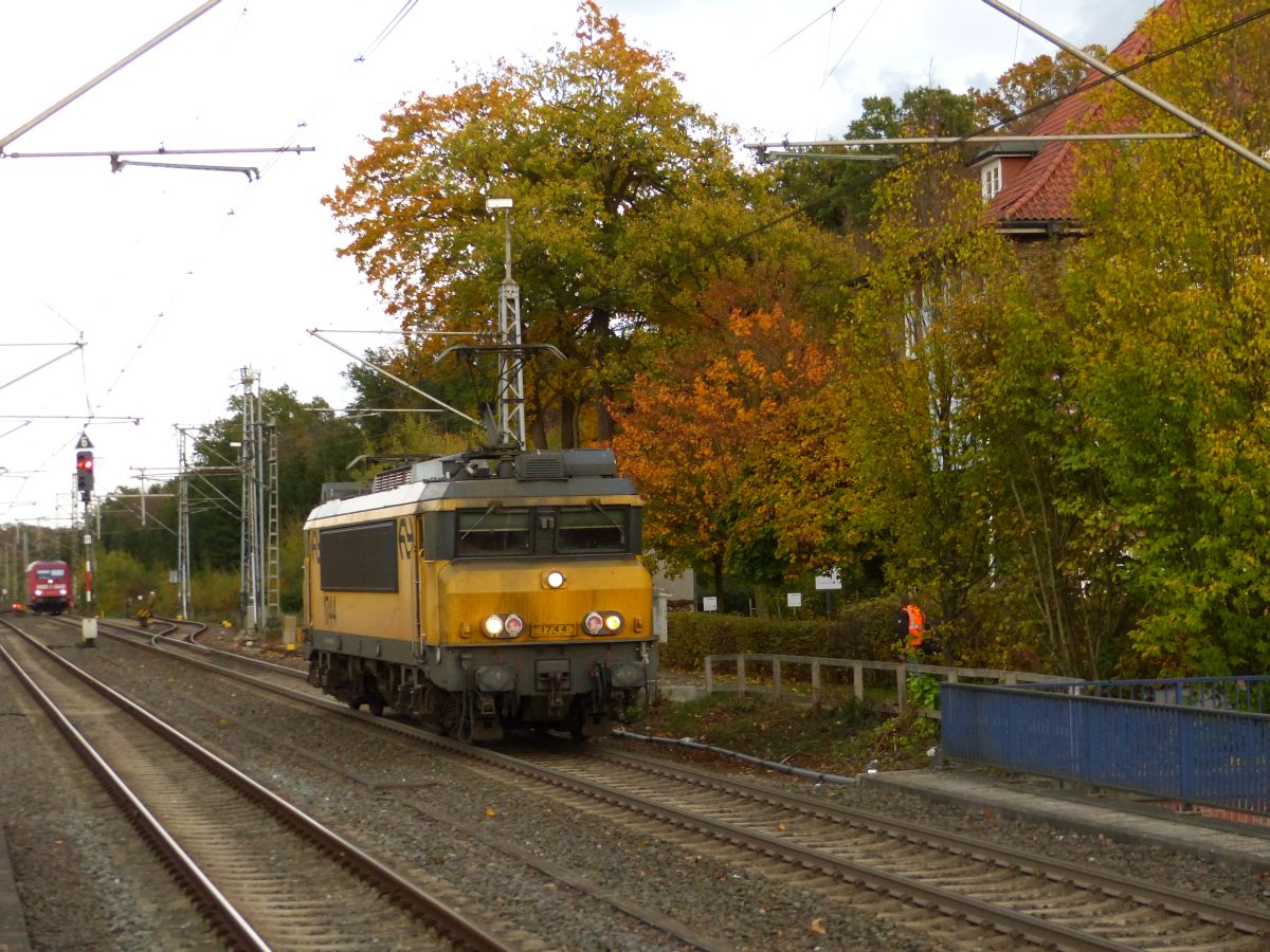 NS Lok 1744 Gleis 1 Bad Bentheim, Deutschland 02-11-2018.

NS loc 1744 oostzijde spoor 1 Bad Bentheim, Duitsland 02-11-2018.