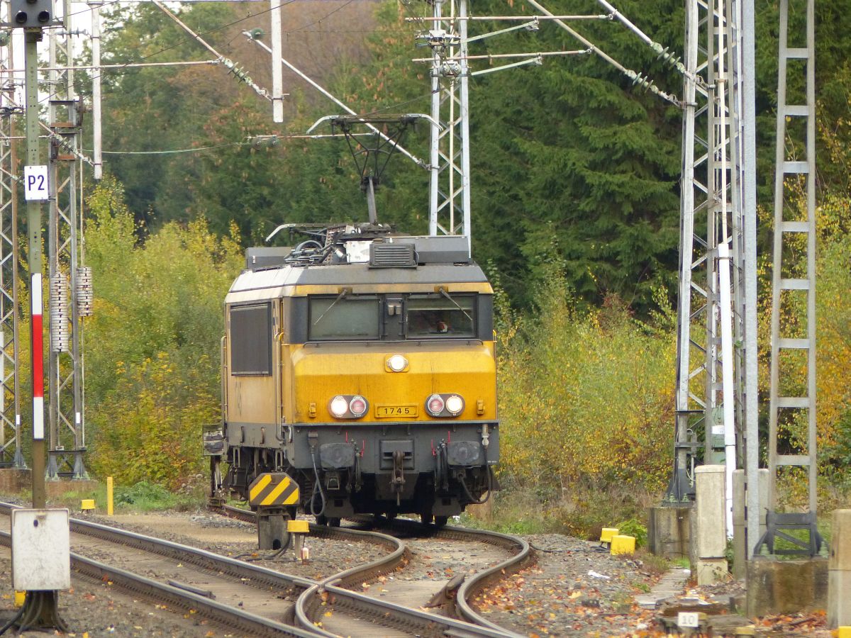 NS Lok 1745 Gleis 11 Bad Bentheim, Deutschland 02-11-2018.

NS loc 1745 spoor 11 Bad Bentheim, Duitsland 02-11-2018.
