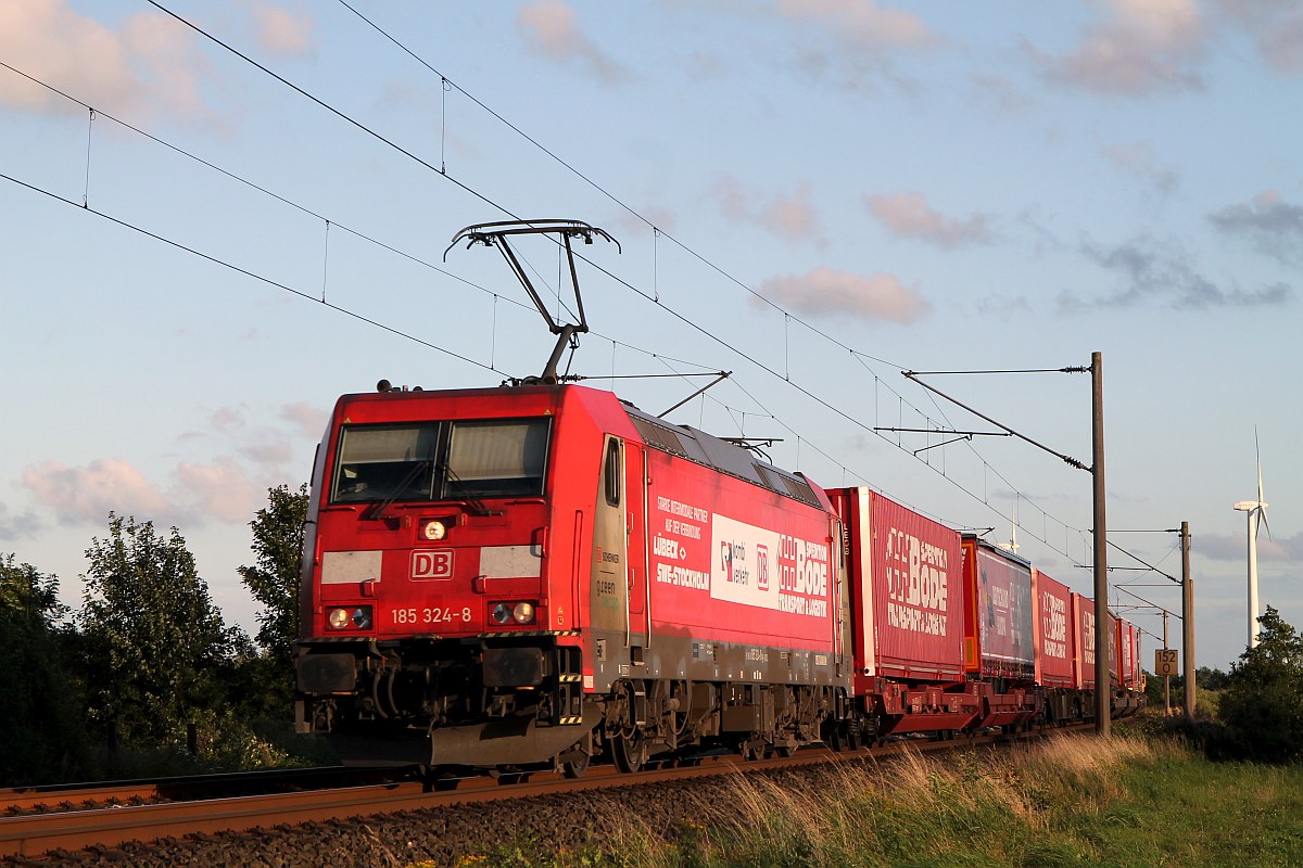 Nun haben die Dänen auch einen (Teil-)Werbeträger...DBCSC 185 324-8 mit  Bode-Werbung  und entsprechendem KLV am Haken aufgenommen bei Jübek ist hier ebenfalls auf dem Weg nach Dänemark. 05.08.2017