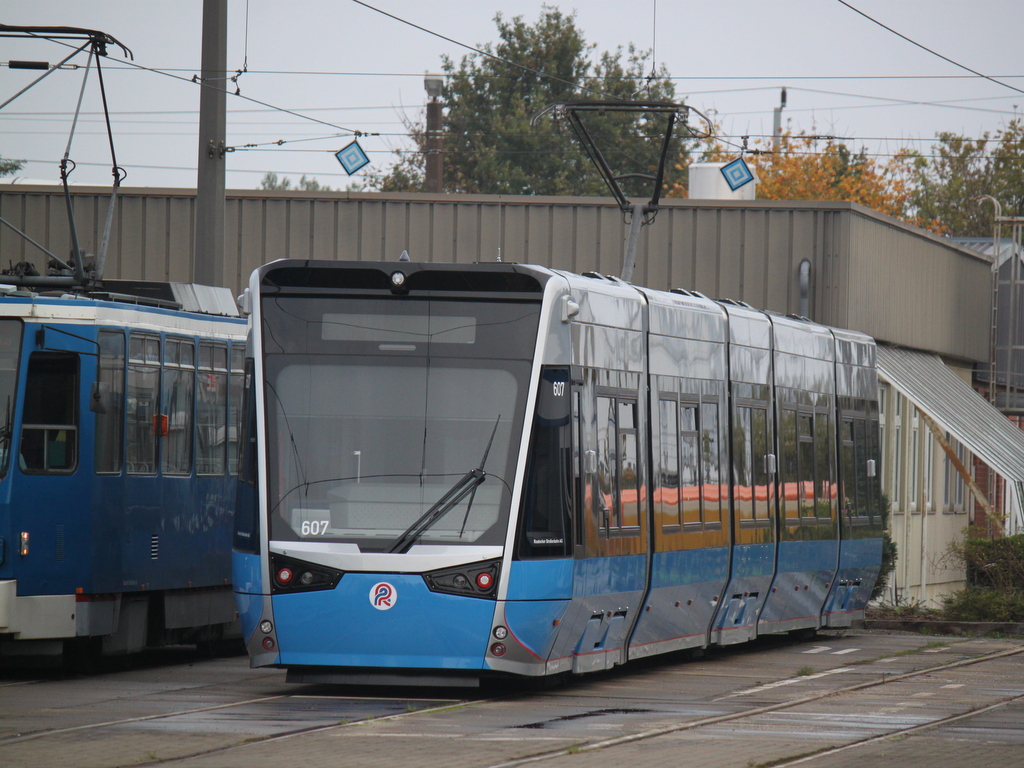 nun sind Vossloh 6N2-Wagen(601-608)bei der Rostocker Straenbahn AG angekommen.Am 25.10.2014 machte 607 Pause.