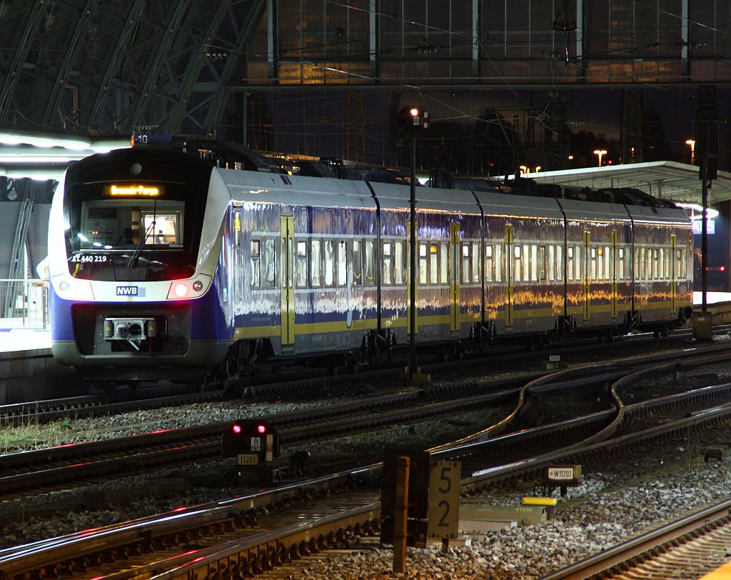 NWB ET 440 219 nach Bremen Farge im Bremer Hbf, 28.09.12.