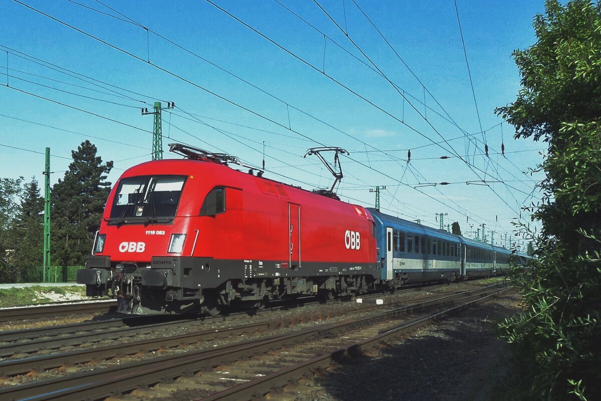 ÖBB 1116 063 verlässt am 5 Mai 2016 Hegyeshalom.