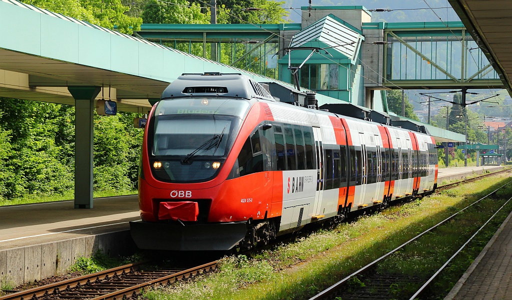 ÖBB 4024 035-0 auf dem Weg nach Bludenz hier beim Halt in Bregenz. 02.06.2012