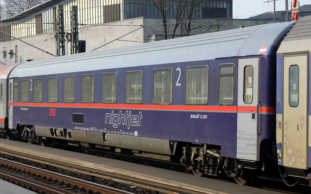 BB Nightjet Seat Car/Sitzwagen Bbmvz 61 81 28-91 104-6 A-BB eingereiht in den EN 490 aus Wien Hbf. HH-Dammtor 01.04.2017 (02800)