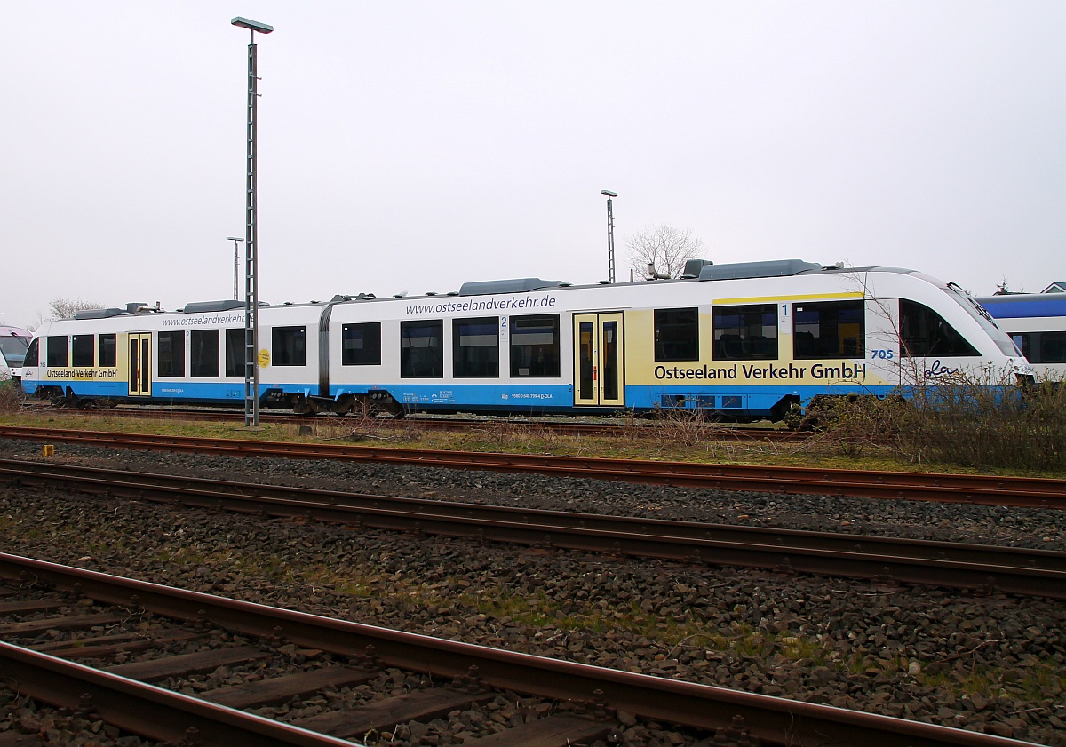 OLA GmbH VT 705/0648 299-5/799-4 abgestellt in Husum-Nord. 29.03.2014