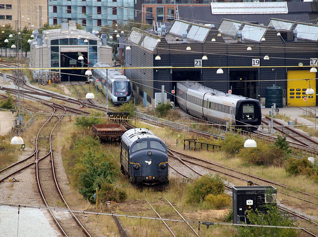 Ordentlich Bewegung im Aarhuser Bahnbetriebswerk: MF/MG 56/5824, MF/MFB 50/5224 ein weiterer IC3 Triebwagen in der Halle und die Dienstlok der DSB die MY 1135 waren zu Gast in Aarhus. 07.09.2010