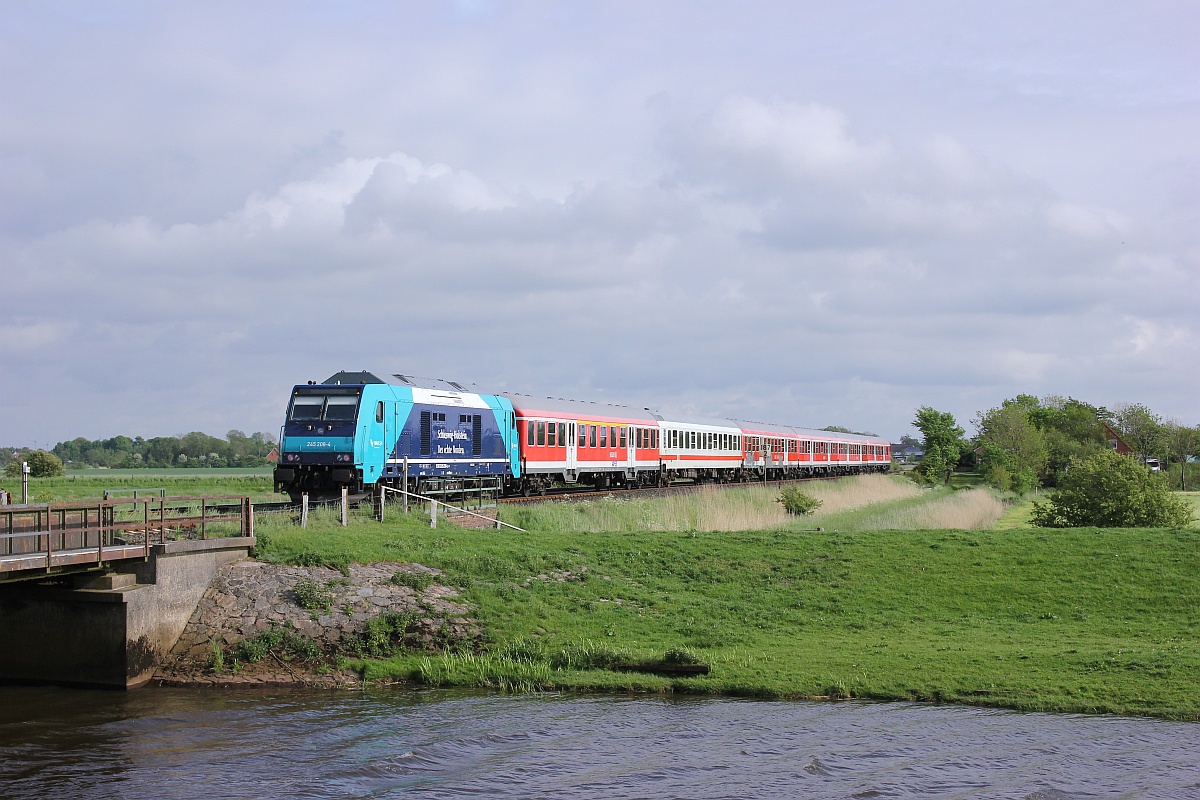 Paribus/NAH.SH/DB 245 209 mit Ersatzpark Richtung Niebüll. Bargum Diek 24.05.2017