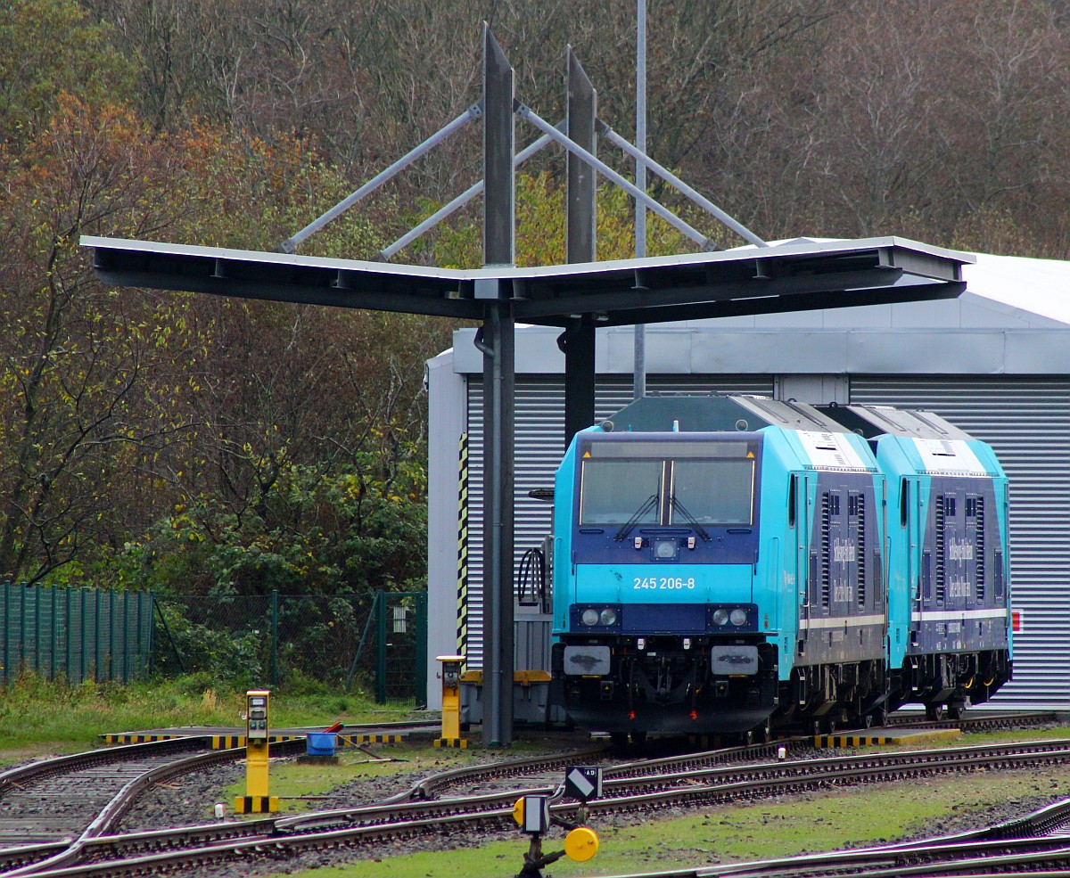 Paribus/NAH.SH/NOB 1245 206-8 und 211-1 abgestellt an der Tankstelle im Bw Husum. 17.11.2015