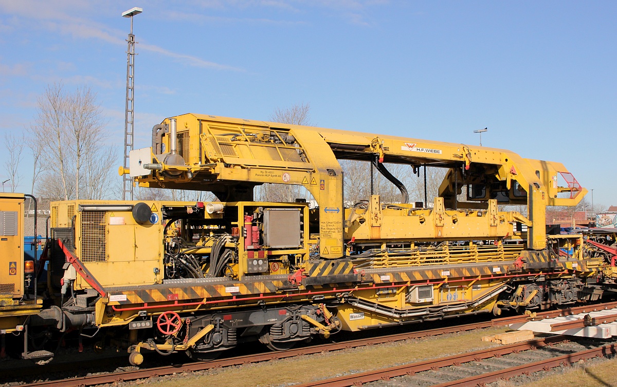 Portalkran 3 gehört zu SUZW 500 9980 9211 003-5, Niebüll 19.03.2021