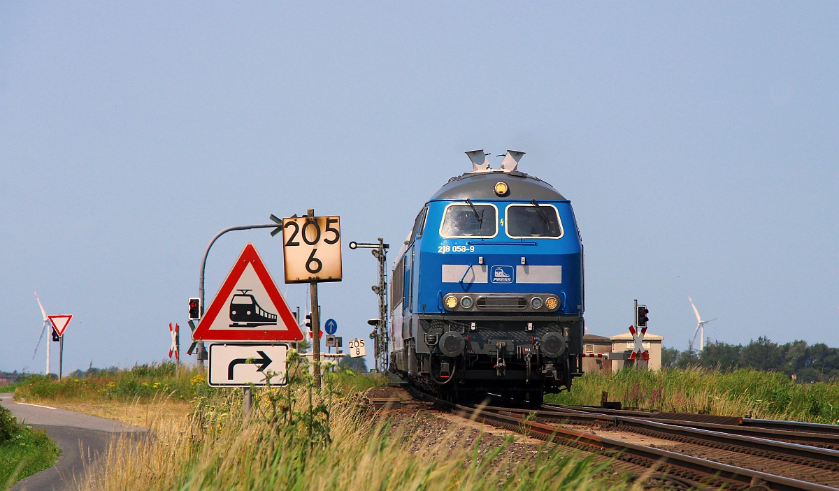 PRESS 218 058-9/412-5 mit IC 2365 nach Hamburg mit +90min am BüLehnshallig. 19.07.2022 Version 1