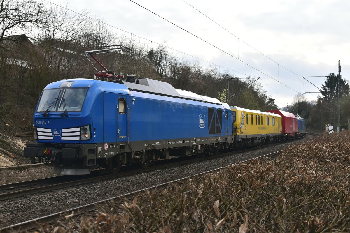 Press 2248 106 mit einem Sandwich samt Press 2248 105 in Neckargerach 27.2.2024
