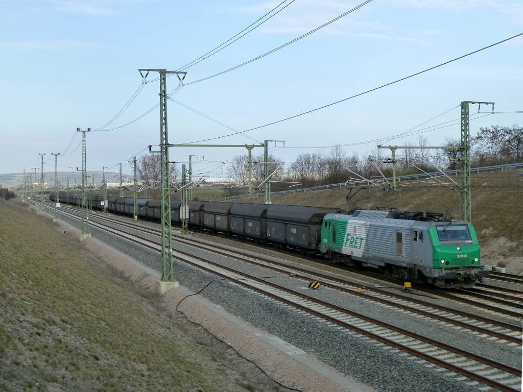 Prima 37038 der FRET mit einem Schttgutzug in Erfurt, 4.4.16