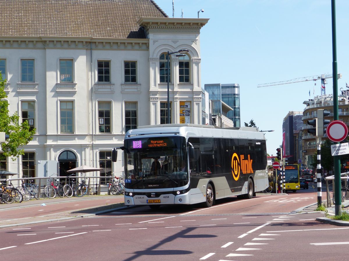 Qbuzz U-link Elektro Bus 4658 Ebusco 2.2 LE Baujahr 2019. Vredenburgknoop, Utrecht 06-08-2020.

Qbuzz U-link elektrische bus 4658 Ebusco 2.2 LE bouwjaar 2019. Vredenburgknoop, Utrecht 06-08-2020.

