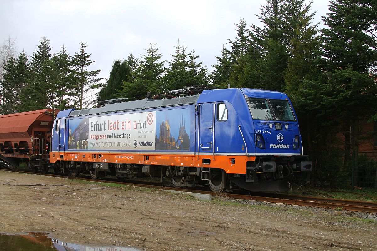 Raildox 187 777 vor Düngerzug, Flensburg-Weiche 25.03.2024