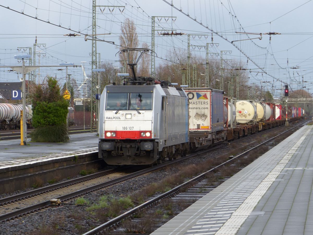 Railpool Lokomotive  186 107-9 (91 80 6186 107-9) Gleis 3 Emmerich am Rhein 12-03-2020.


Railpool locomotief  186 107-9 (91 80 6186 107-9) spoor 3 Emmerich am Rhein 12-03-2020.