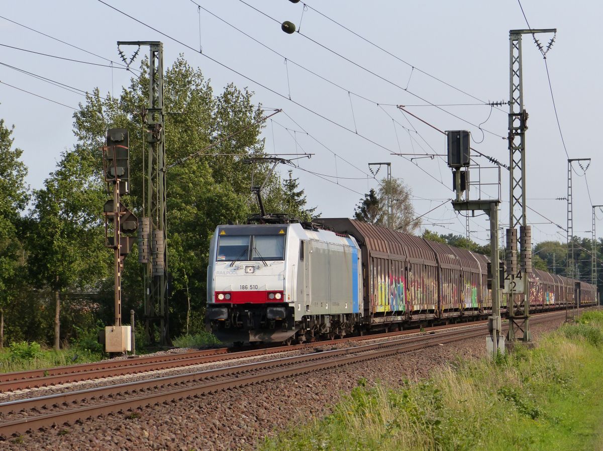 Railpool Lokomotive 186 510-4 (NVR nummer 91 80 6186 510-4 D-Rpool) Devesstraße, Salzbergen 11-09-2020.

Railpool locomotief 186 510-4 (NVR nummer 91 80 6186 510-4 D-Rpool) Devesstraße, Salzbergen 11-09-2020.