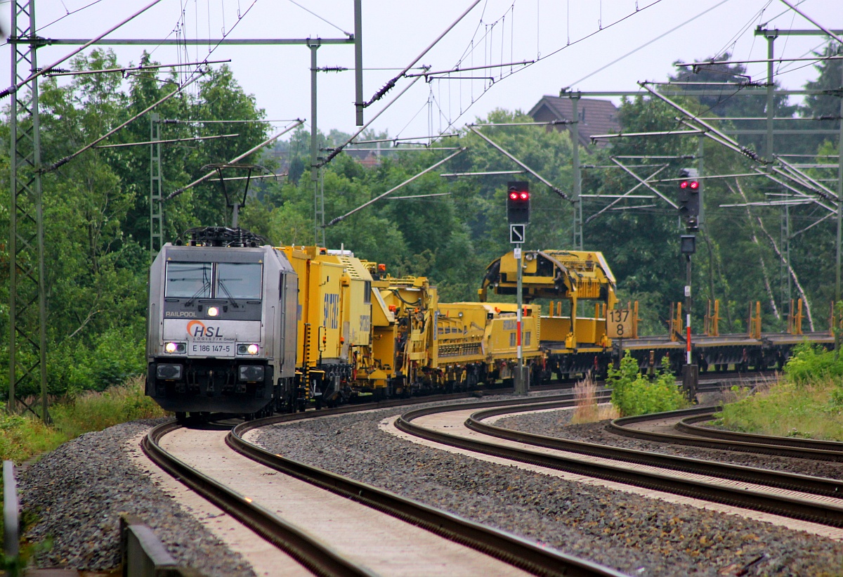 Railpool/HSL 186 147-5 mit Spitzke Bauzug Richtung Dänemark unterwegs. Schleswig 23.06.2017