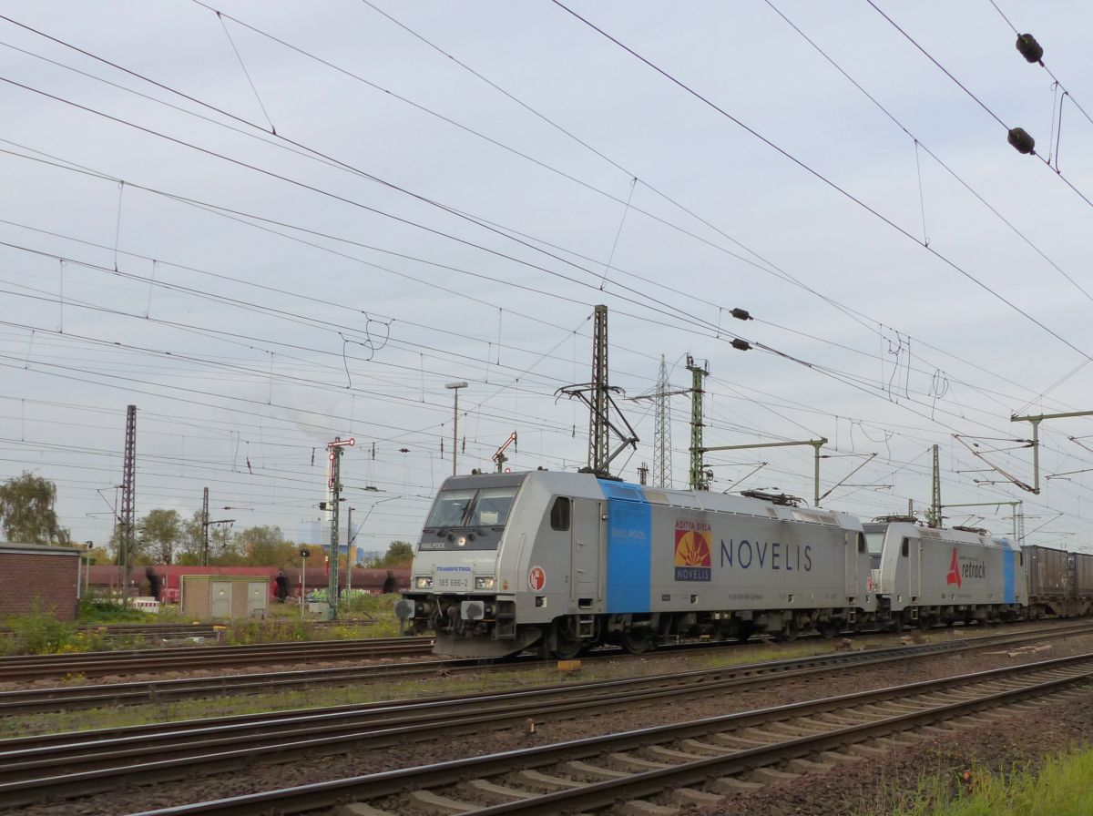 Railpool/Novelis Lok 185 696-2. Oberhausen West 30-10-2015.

Railpool/Novelis loc 185 696-2 met aluminiumtrein. Oberhausen West 30-10-2015.