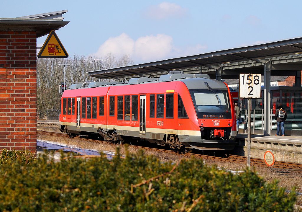 RBSH 648 350/850 steht abfahrbereit als RB nach Bad St.Peter-Ording im Bhf von Husum. 31.03.2013