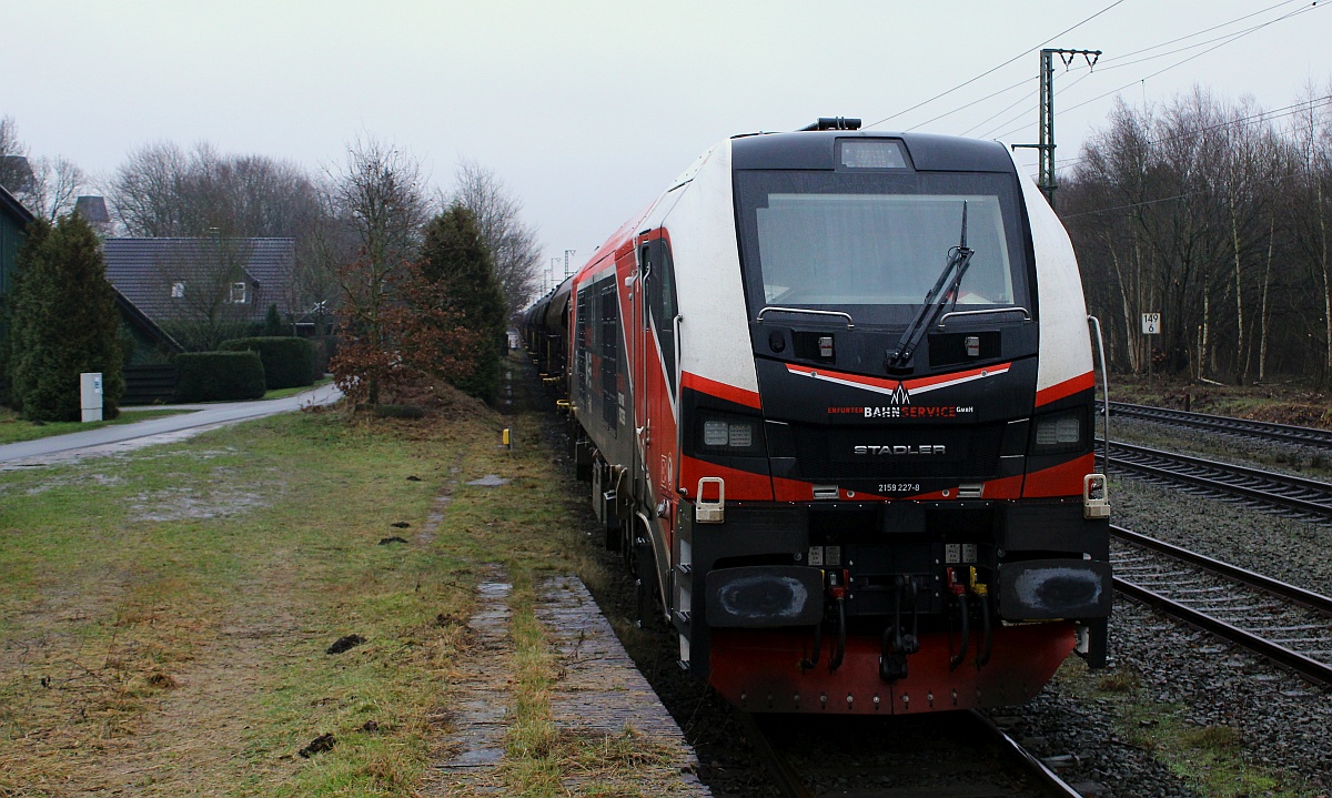 RCM/ELP/EBS 2159 227-8 Blickwinkel 4 mit inzwischen leeren Düngerzug. , Jübek 07.01.2022