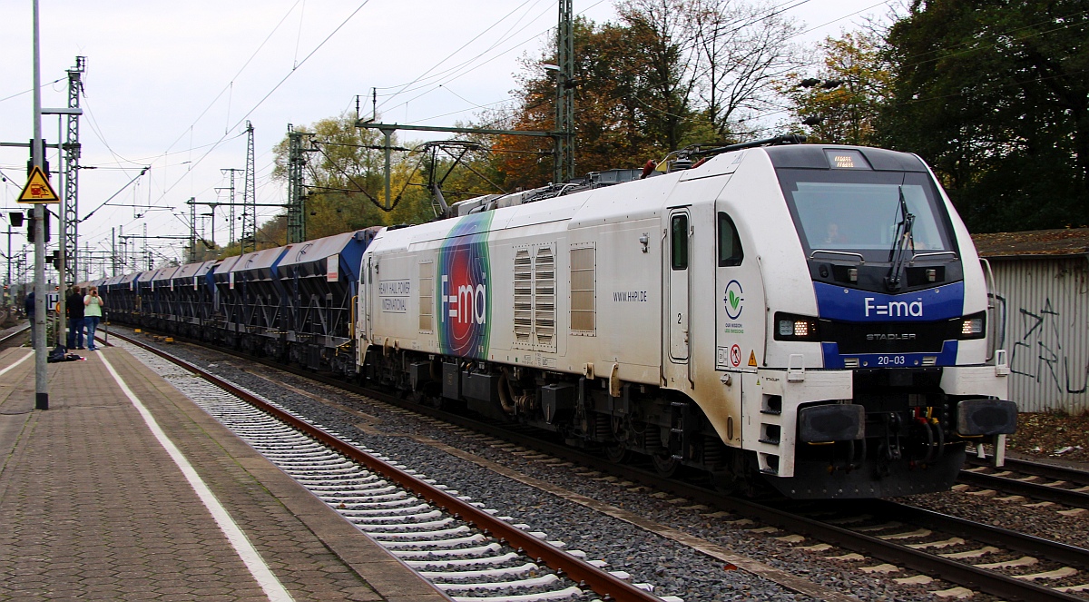 RCM/HHPI 20-03 oder 2159 203-9 mit Baustoffzug Durchfahrt HH-Harburg 29.10.2022