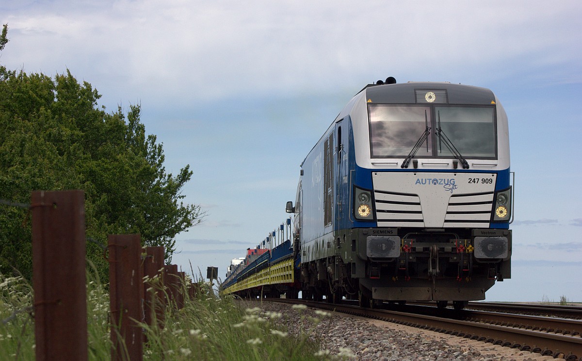 RDC 247 909 mit AZS nach Niebüll. Dreieckskoog 31.05.2020