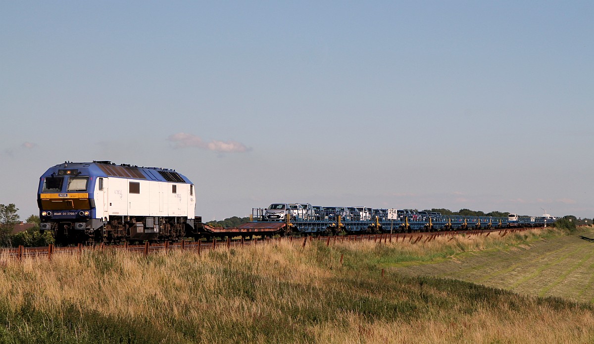 RDC/AutoZugSylt MaK De 2700-11/251 011-3 mit dem AZS 79328 auf dem Weg nach Westerland festgehalten am Dreieckskoog. 06.07.2017