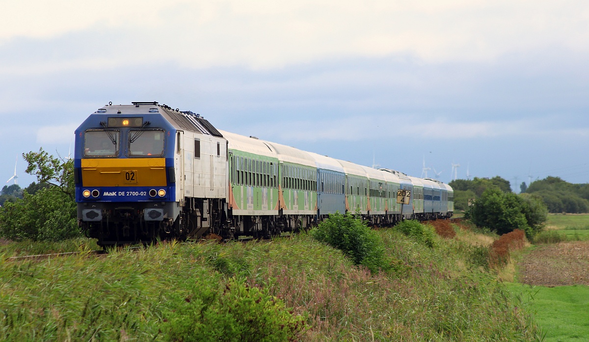 RDC/RAG DE 2700-02 mit dem NEX 1313 nach Westerland. Bü Triangel 28.08.2021