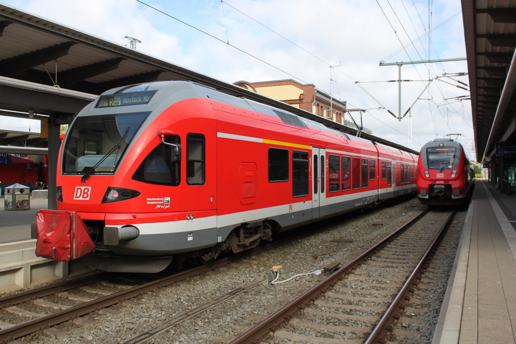 RE 13007(Rostock-Sassnitz)kurz vor der Ausfahrt im Rostocker Hbf.16.05.2016