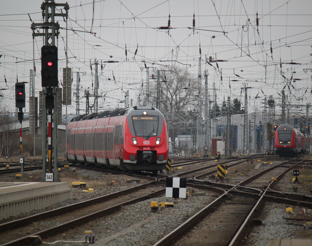 RE 13008 von Sassnitz nach Rostock Hbf bei der Einfahrt im Rostocker Hbf.15.03.2015