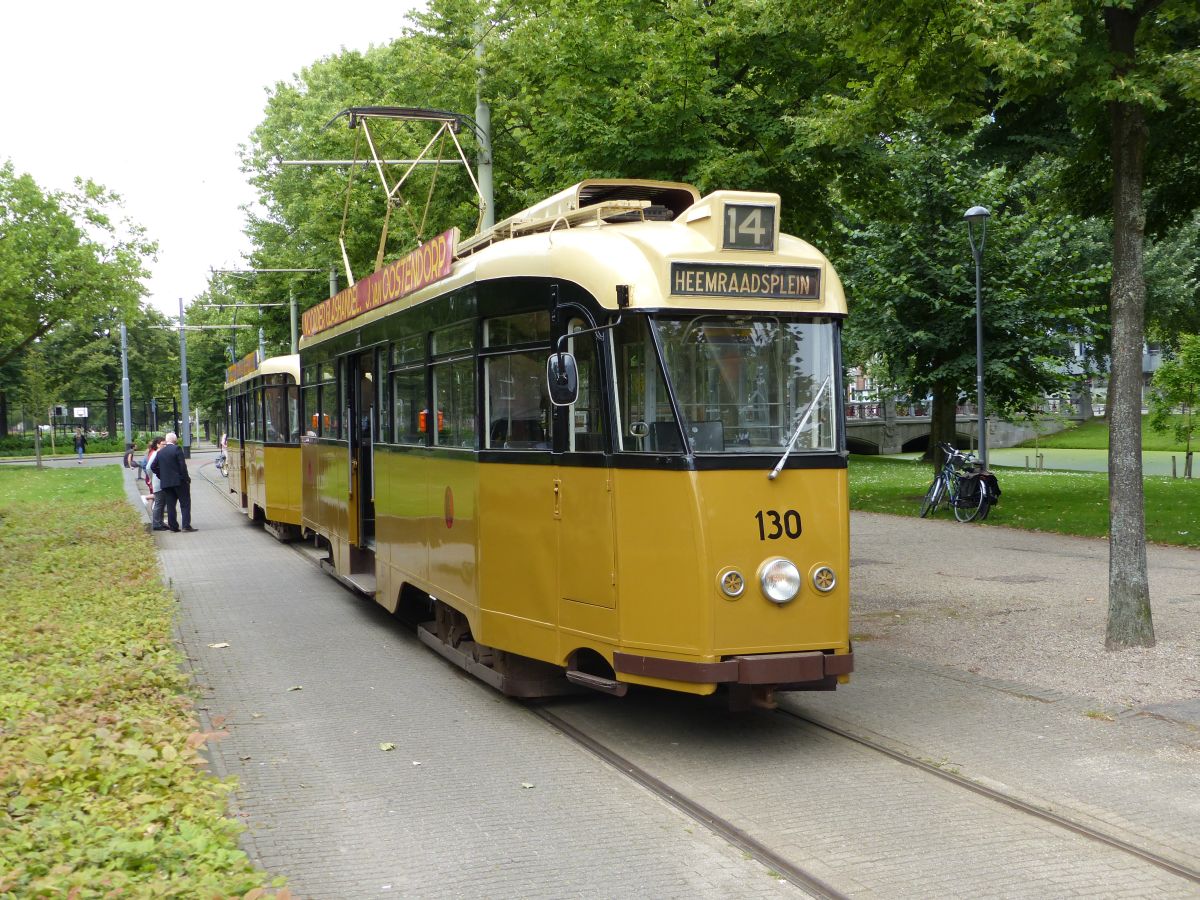 RET TW 130 gebaut von Allan in 1951. Heemraadsplein, Rotterdam 16-07-2016.

RET tram 130 gebouwd door Allan in 1951 en heden van de stichting Romeo. Heemraadsplein, Rotterdam 16-07-2016.