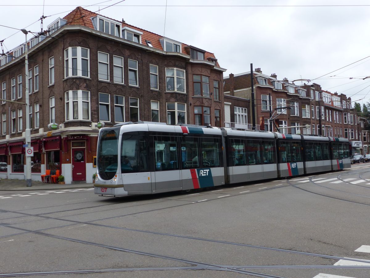 RET TW 2148 Straatweg, Rotterdam 16-07-2016.
RET tram 2148 Straatweg, Rotterdam 16-07-2016.