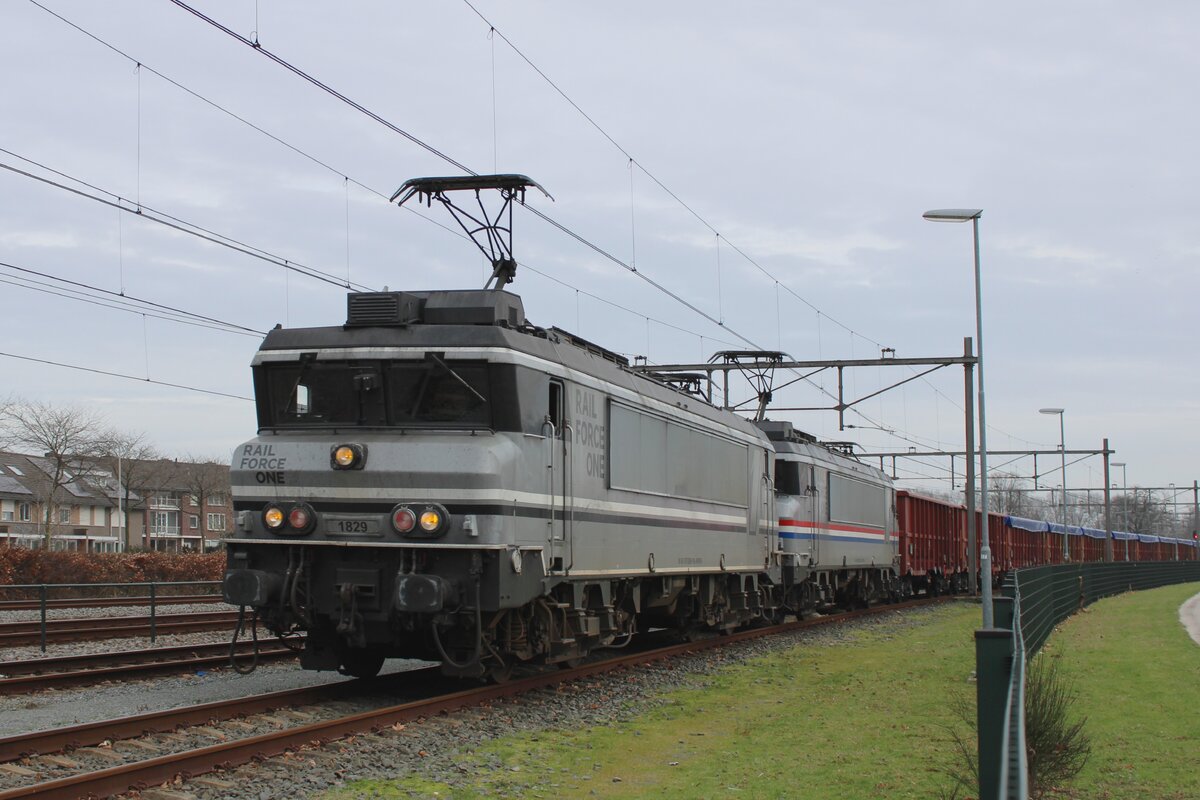 RFO 1829 und 1828 (2.Position) ziehen ein Ganzzug aus Polen am 25 Jänner 2024 in Oss ein.