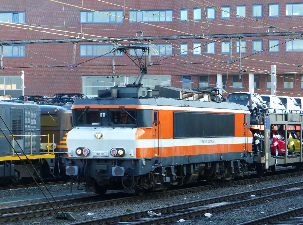 RFO (Rail Force One) Lokomotive 1828 Gleis 10 Amersfoort Centraal 21-01-2020.

RFO (Rail Force One) locomotief 1828 spoor 10 Amersfoort Centraal 21-01-2020.