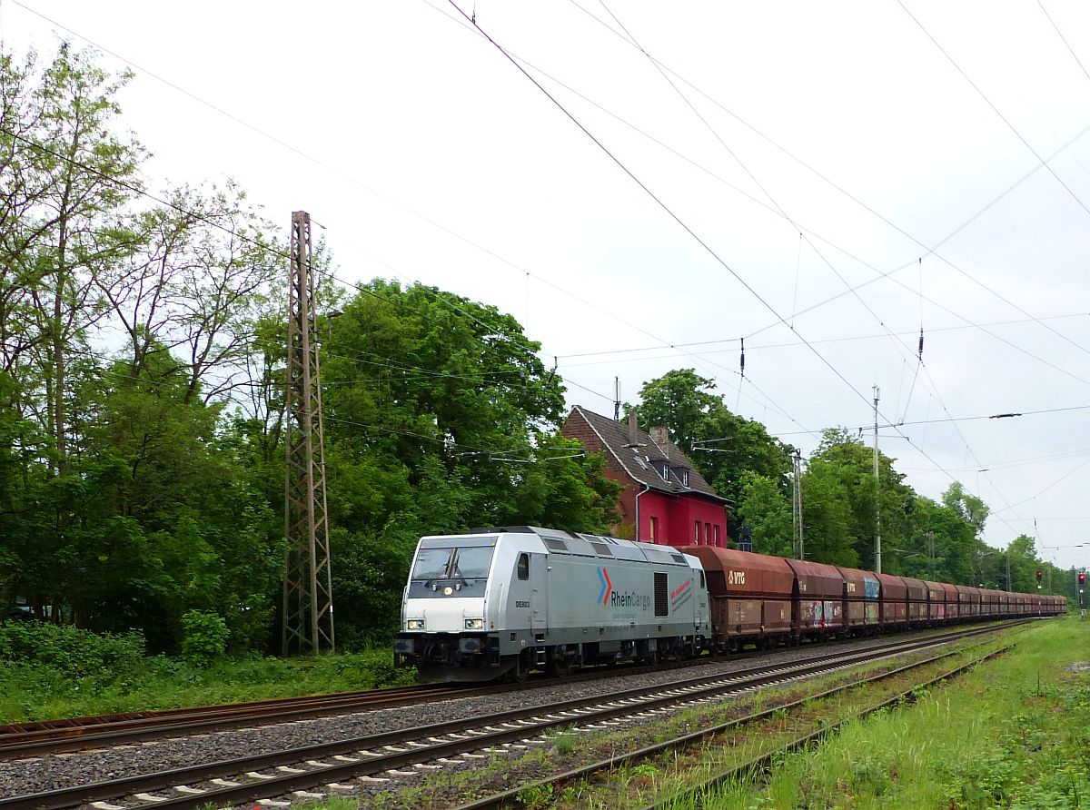 Rhein Cargo Diesellok DE 803 Kalkumerstrasse, Lintorf 18-05-2017.                                 Rhein Cargo dieselloc DE 803 bij de Kalkumerstrasse, Lintorf 18-05-2017.