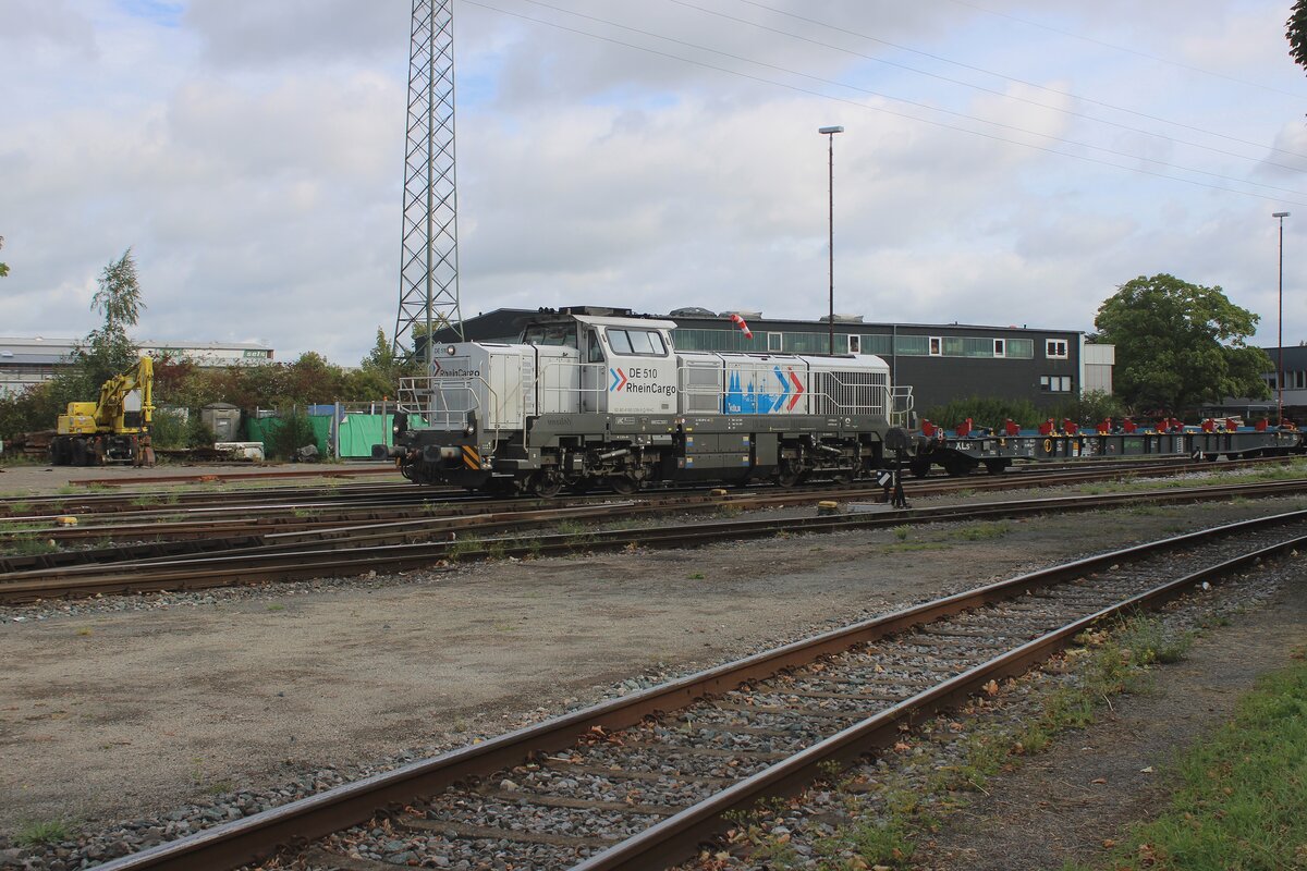 RheinCargo DE 510 steht am 21 September 2025 in Neuss Am Kaiser, wo Rheincargo ein Offener Tor Tag organisierte.