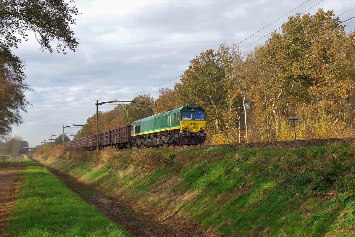 RheinCargo DE 676 durchfahrt Tilburg Oude warande am 23 Novemner 2018. 