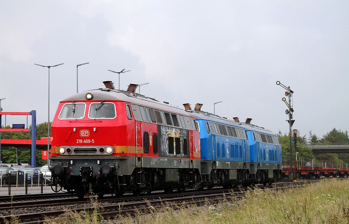 RP 218 469 + PRESS 218 054 + 218 055 (ex 218 448 + 218 458) treffen als Gastloks in Niebüll ein 07.06.2020