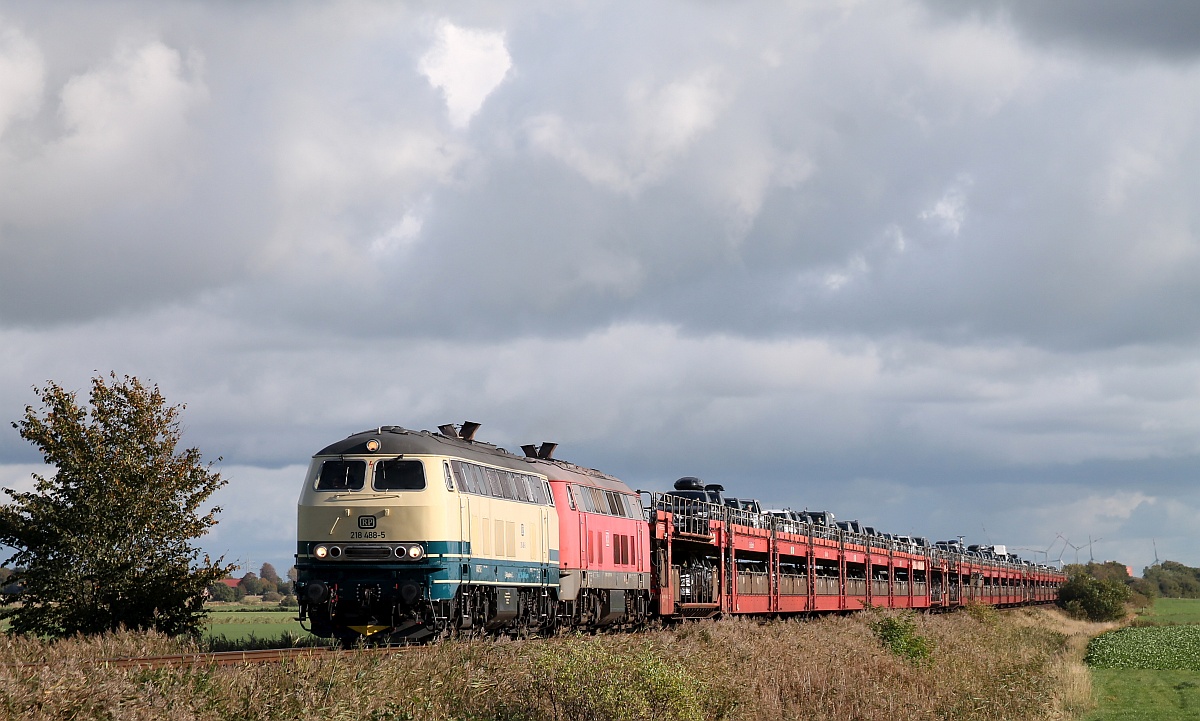 RP 218 488-5 und DB 218 307-7 mit Shuttle nach Westerland. Bü Triangel 11.10.2020