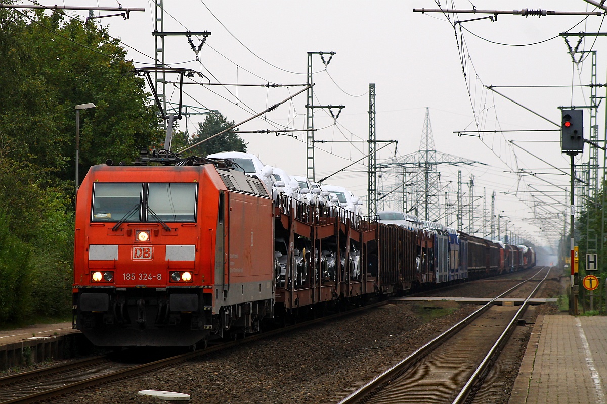 RSC 0185 322-4 mit dem EZ-Z 4478x in fast voller Länge von 835m festgehalten bei der Durchfahrt in Jübek. 29.09.2014